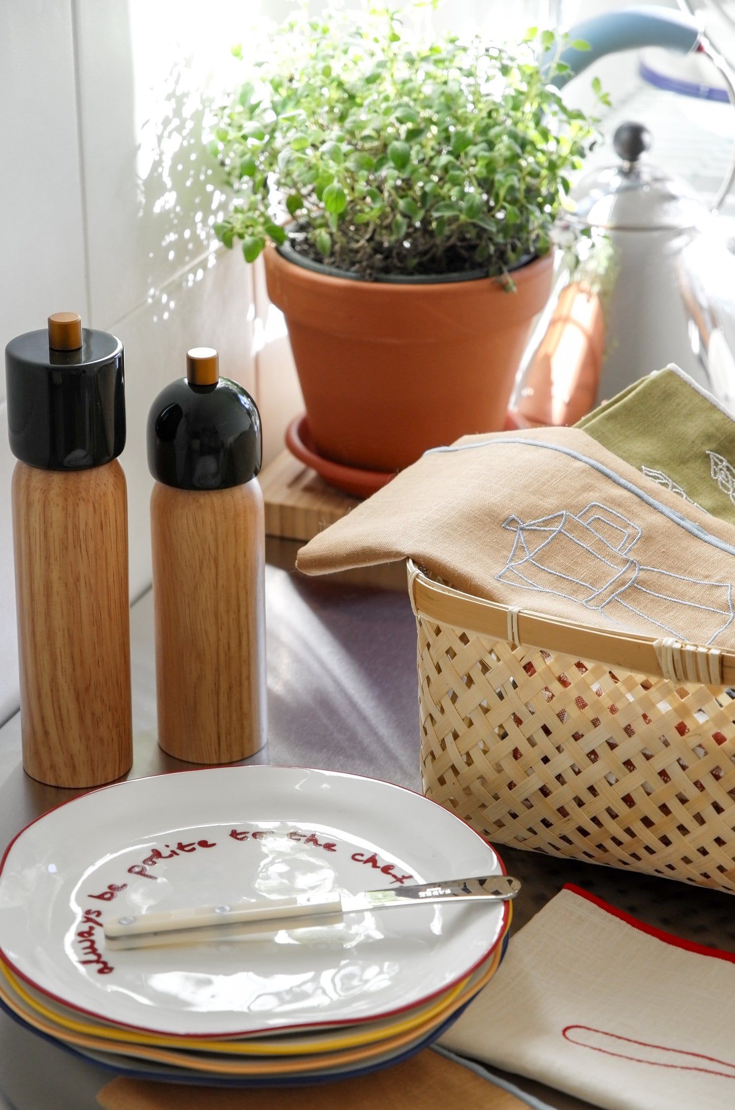 Deluxe Salt & Pepper Grinder - 2 colours available