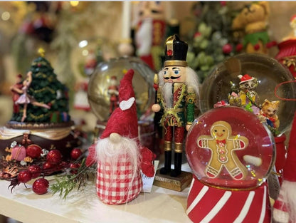 Gingerbread Man Christmas Snow Globe