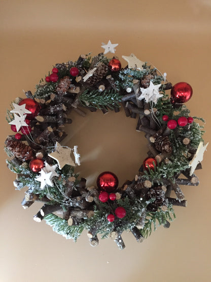 Large Red & Woodland White Stars Round Wreath