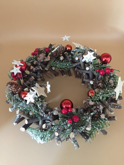 Large Red & Woodland White Stars Round Wreath