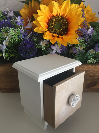 Single drawer mini chest with rose handle